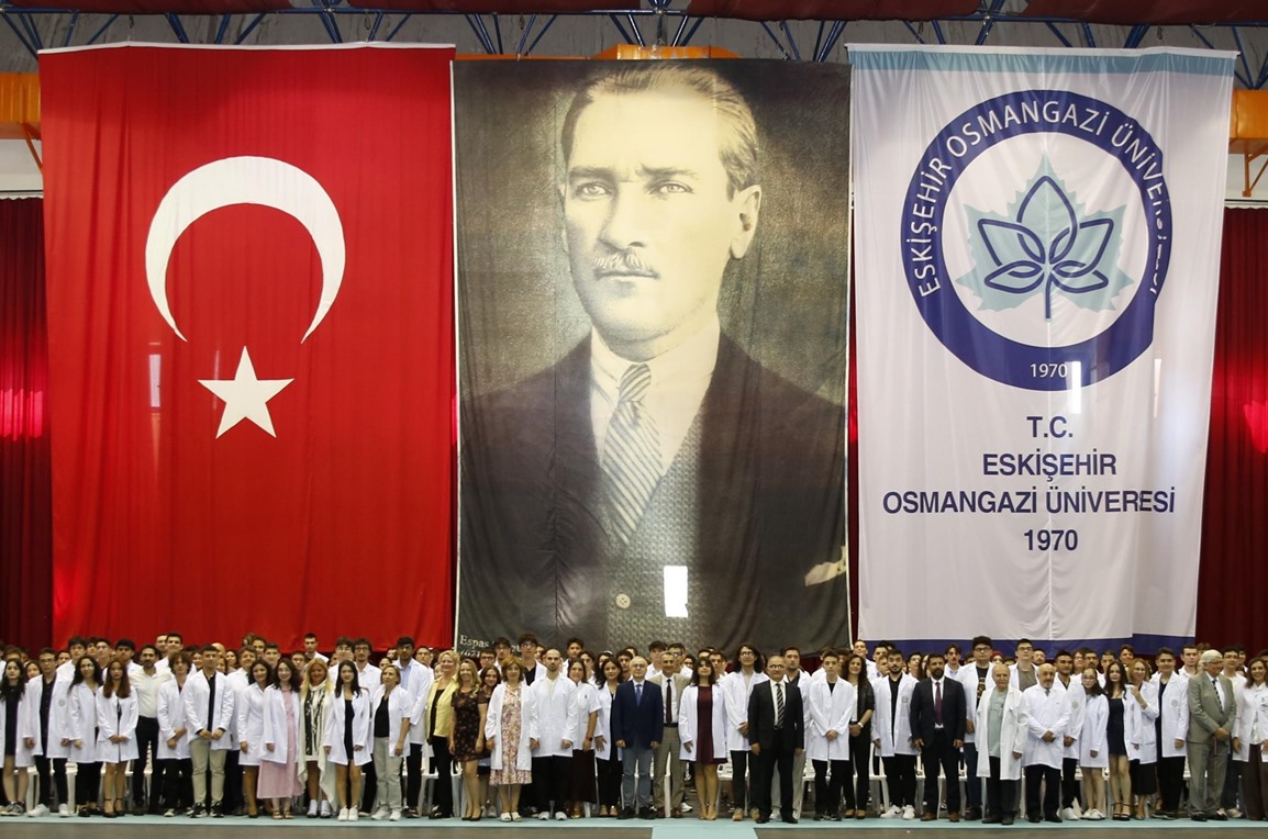 Tıp Fakültesi'nin Yeni Öğrencileri Beyaz Önlüklerini Giydi